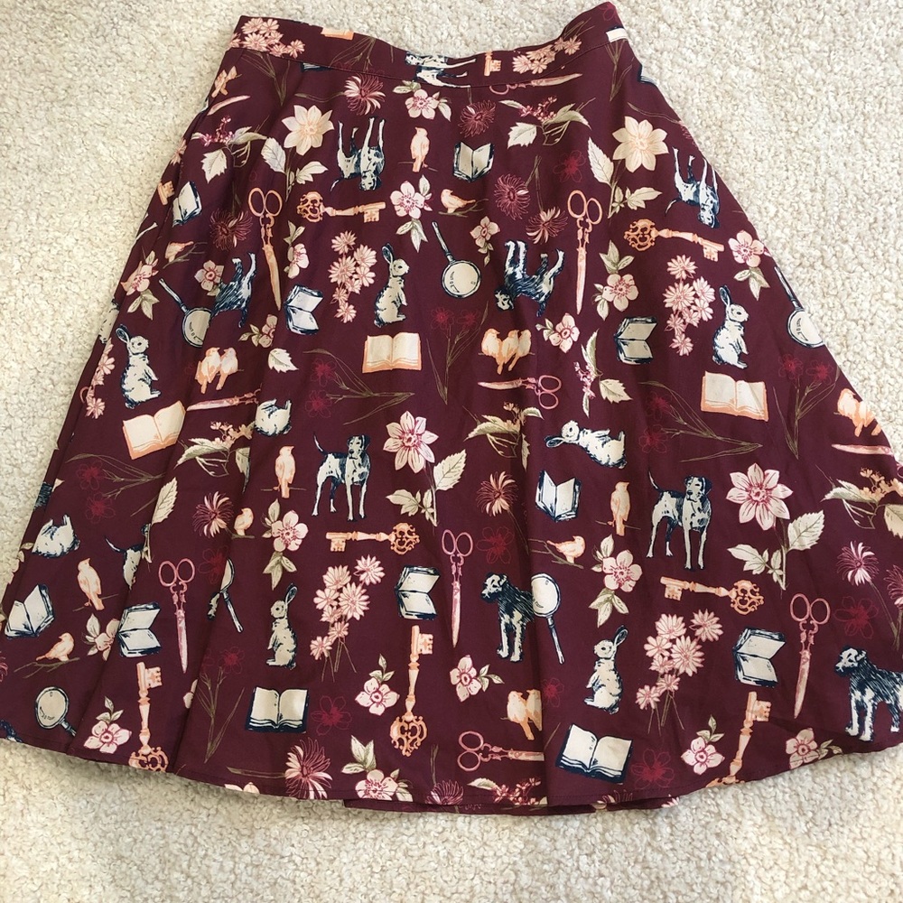 Beautiful pattern midi length skirt
